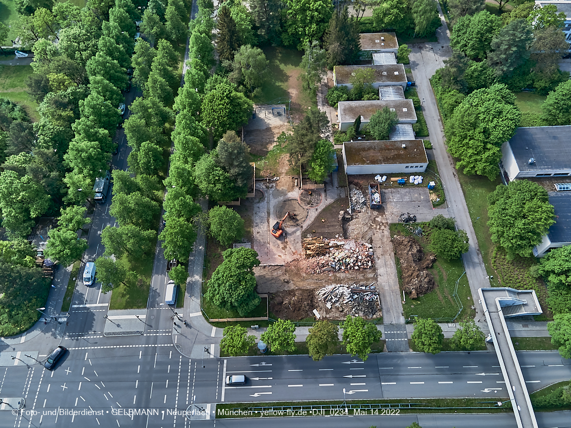 14.05.2022 - Luftbilder von der Baustelle Haus für Kinder in Neuperlach
